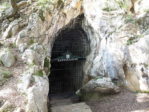 Ворота пещеры Сантимаминье