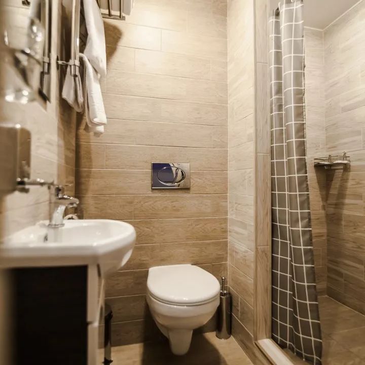 Гостиницы 1-2*, Гостиницы 3*