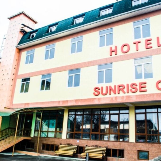 Отели 3*, Палатки