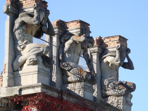 Руины в парке Холлидей