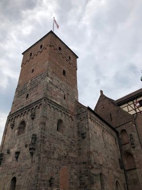 "Языческая башня" Нюрнбергского замка, рядом с Двойной часовней