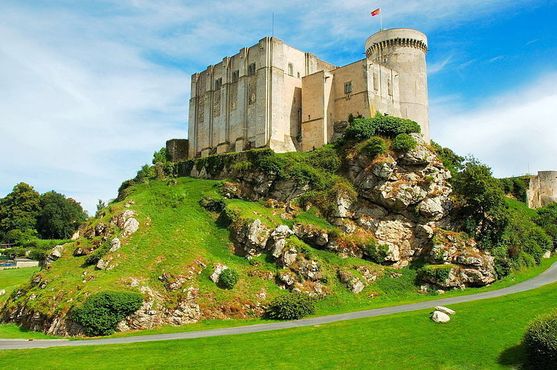 Величественный Фалезский замок
