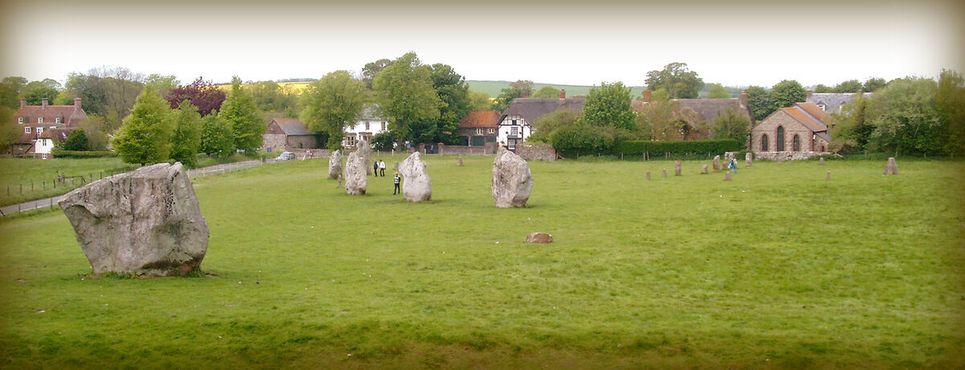Деревня Эйвбери и каменный круг