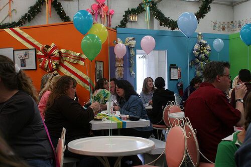 Театр марионеток Боба Бейкера, комната для праздников