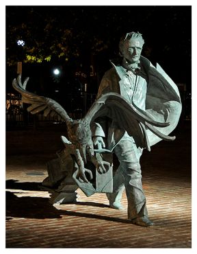 "Возвращение По в Бостон", памятник установлен на площади По в 2014 г.
