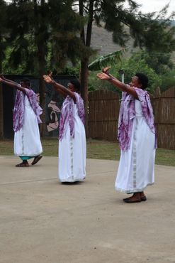 Культурный центр Игонго. Танцевальное представление племени бахима