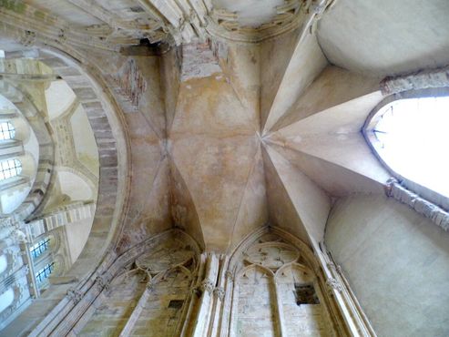 Интерьер базилики в аббатстве Клюни