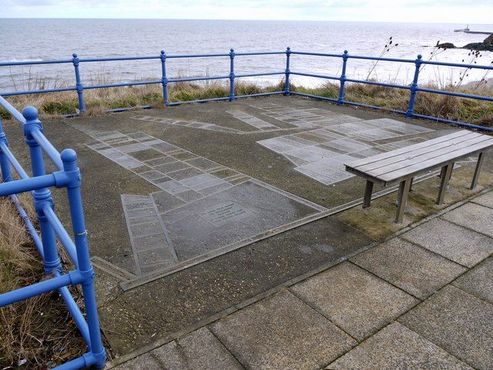 Со скамейки открывается вид на пляж Вейн-Темпест