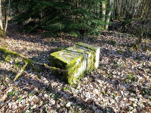 Заброшенное кладбище Ла-Буле