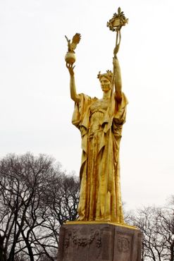 Копия статуи Республики сегодня
