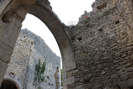 Руины Оппед-ле-Вьё