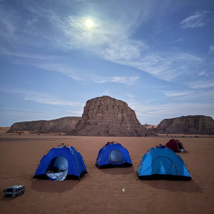 Отели 4*, Палатки