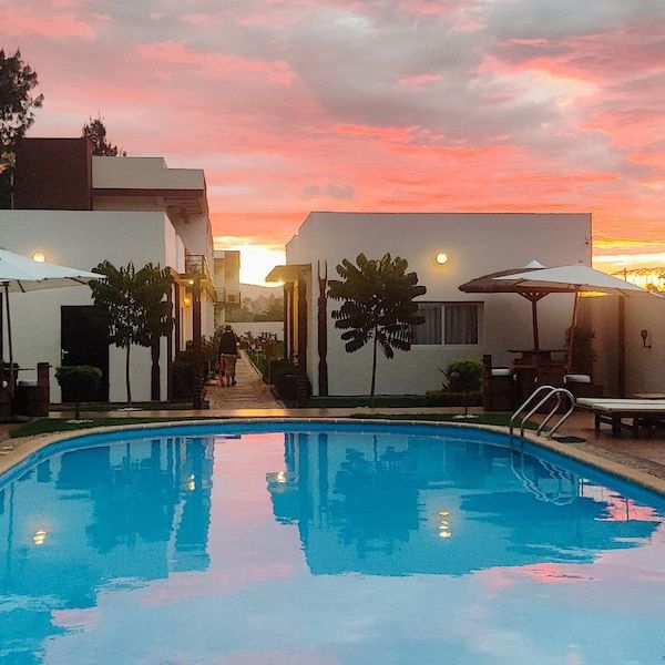 Отели 3*, Отели 4*, Бутик-отели, Бунгало, Коттеджи, Шале