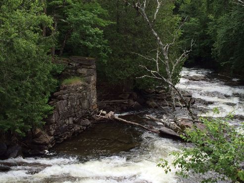 Ручей, на котором работала фабрика