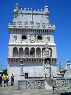 Торре-де-Белен и статуя Богоматери