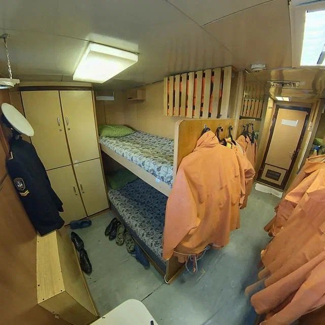 Яхты, Хаусботы