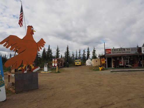 Центр города Чикен (штат Аляска) воздает должное своему названию