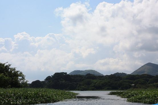 Типичный пейзаж озера Катемако