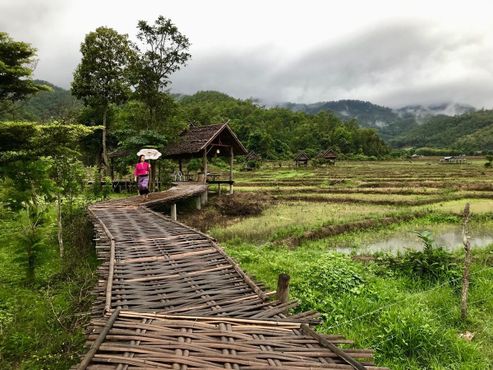 Мост Бун Ко Ку Со в сезон дождей