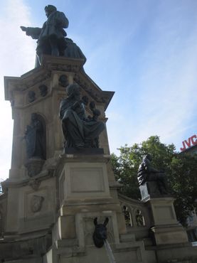 Памятник Гутенбергу