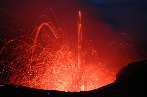 Извержения вулкана Ясур