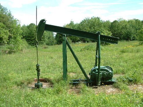 Один из нефтяных насосов 