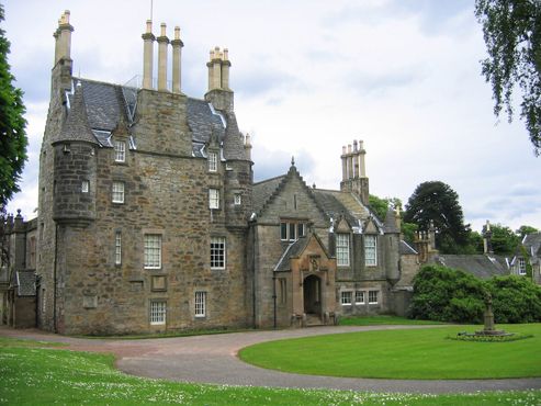 Южный фасад замка Лористон (Эдинбург)