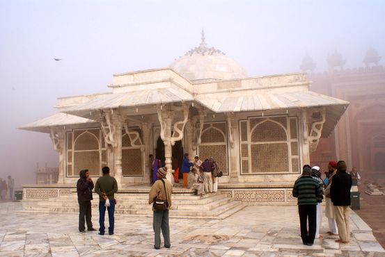 Могила суфийского святого Салима Чисти в Фатехпур Сикри.