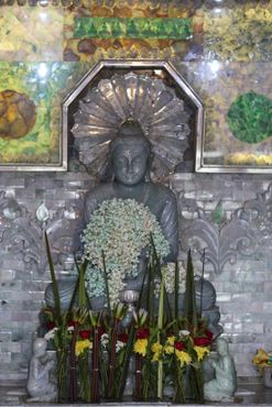 Нефритовая статуя Будды