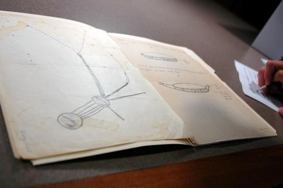 Оригинальные рисунки Хиллов. Космический корабль и звёздная карта