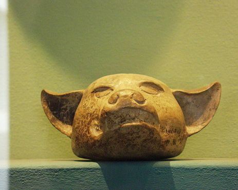 Скульптура доиспанского периода: голова собаки ксолоитцкуинтли