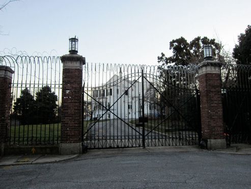 Ворота во двор дома, 2013 г.