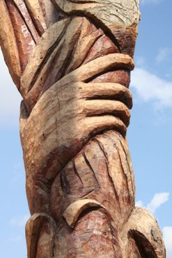 Древесные скульптуры в Марракеше