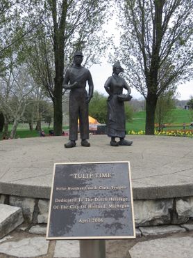 Памятник "Время тюльпанов" в Холланде, штат Мичиган