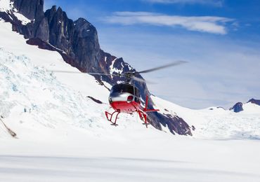 Тур по ледяной пещере на вертолете из Скафтафедль