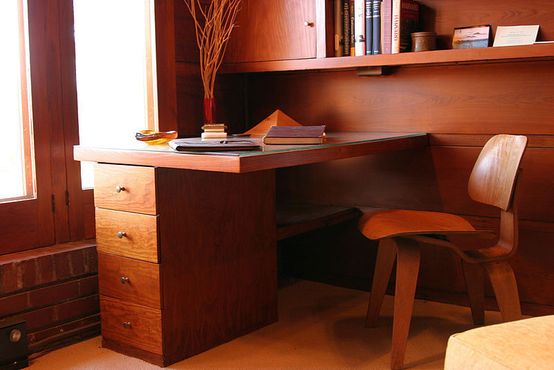 Встроенный письменный стол со стулом Имс