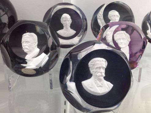 Коллекция пресс-папье Эванджелины Бергстром