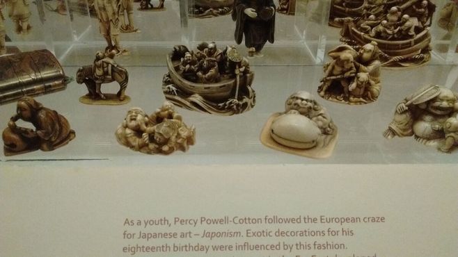 Богато украшенные японские нэцкэ, собранные Коттоном в Токио и Осаке в начале 1880-х годов