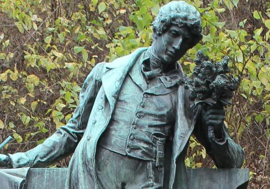 
Статуя
Карла Гинека Махи в пражском Петршинском
парке
