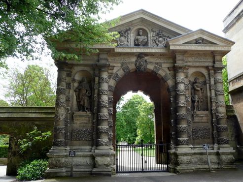 Ботанический сад Оксфордского университета, ворота Денби 