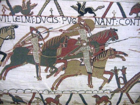 Фрагмент битвы 1066 года на гобелене из Байё. Солтвудский замок был построен участвовавшим в ней нормандским рыцарем