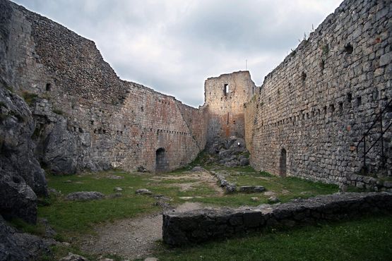 Замок Монсегюр