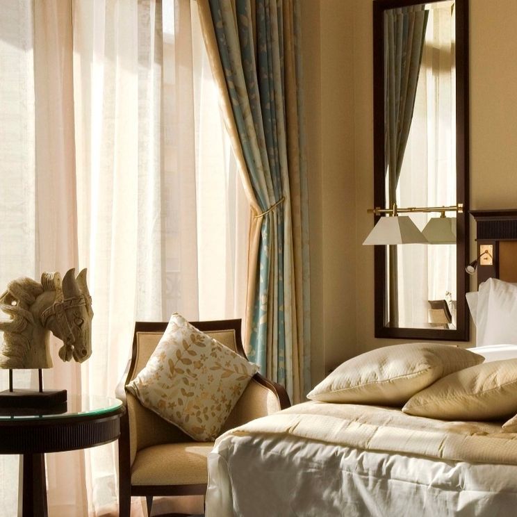 Отели 4*, Палатки