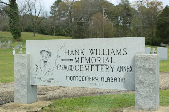 Он похоронен на кладбище Оаквуд в Монтгомери в штате Алабама