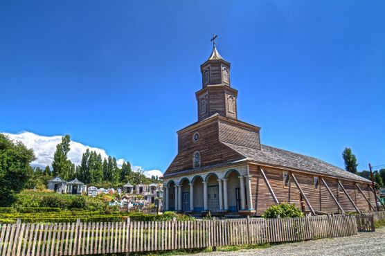 Церковь в Неркон