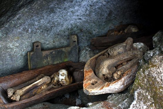 Мумии в пещерах Тимбак