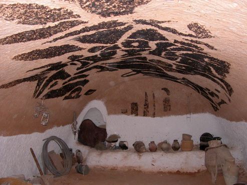 Внутри подземных домов берберов