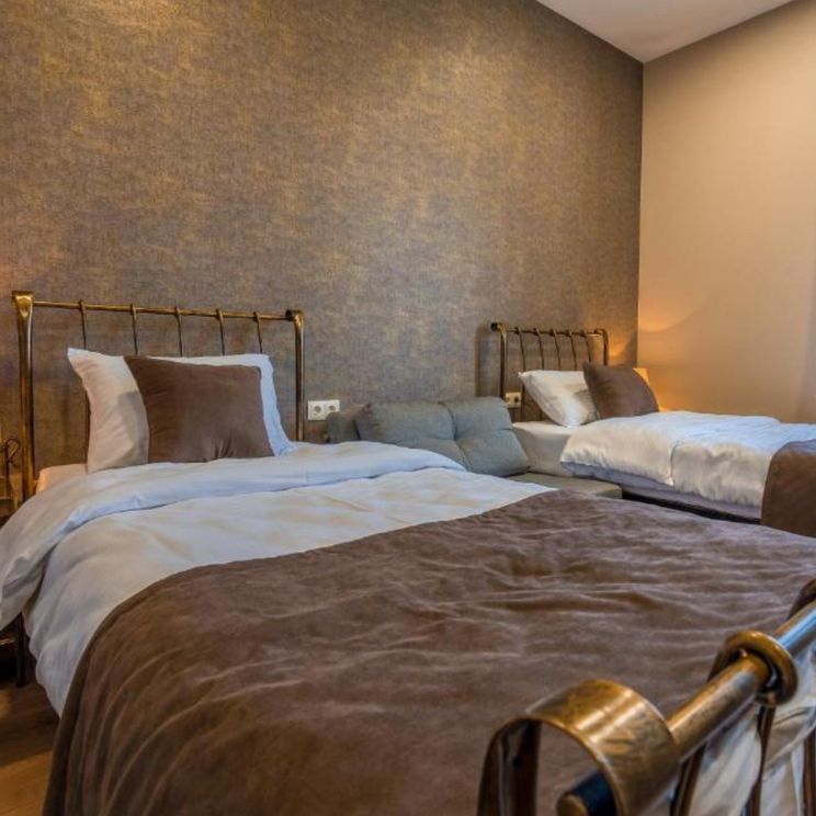 Отели 3*, Палатки