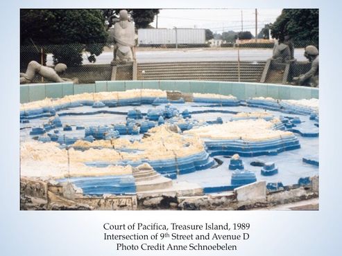 Фонтан Тихоокеанского бассейна незадолго до демонтажа, 1994 год. Эта фотография была сделана профессиональным фотографом