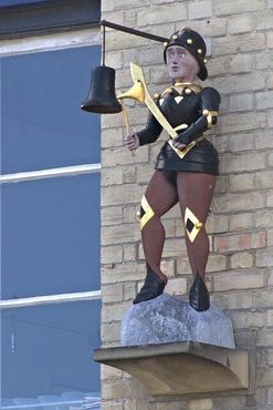 Саутволдский Джек на фасаде пивоварни